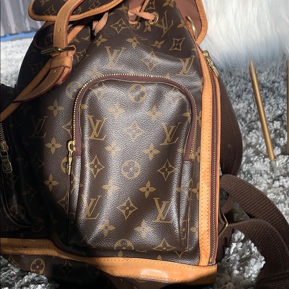 Louis Vuitton Bosporus Backpack - Picture 2 of 8